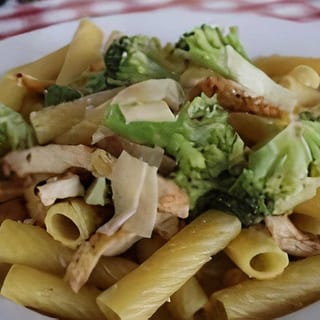 Rigatoni chicken & broccoli