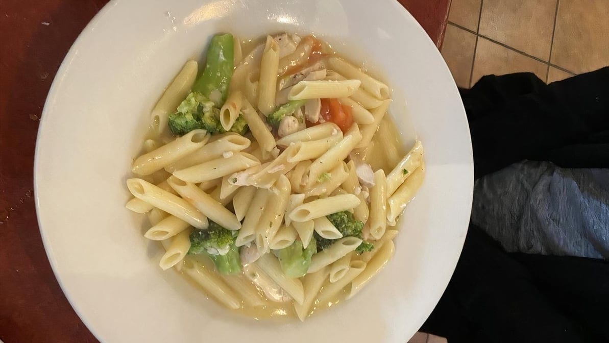 Spaghetti pesto & shrimp.